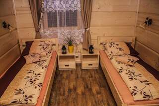 Дома для отпуска Chatka Pod Laskiem - Domki w górach Soblówka Таунхаус с 3 спальнями-3